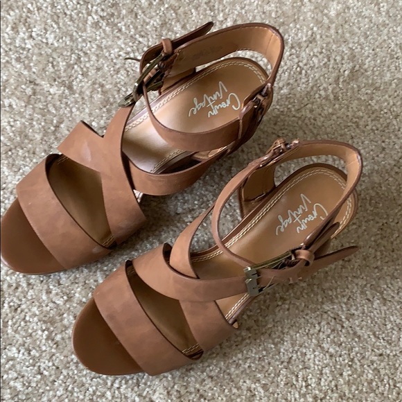 Crown Vintage brown 3 inch wedged sandals - Picture 3 of 7